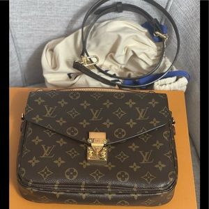 Pochette metis monogram